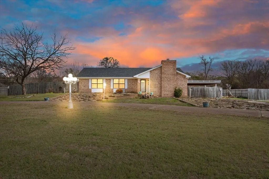 646 Winding Oaks, Waco