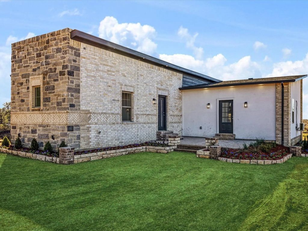 2761 Vz County Road 3417, Wills Point