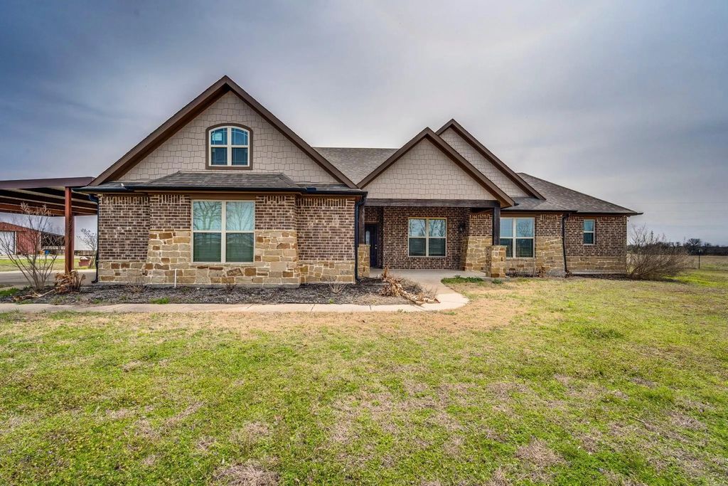 901 Hoyt Road, Waxahachie