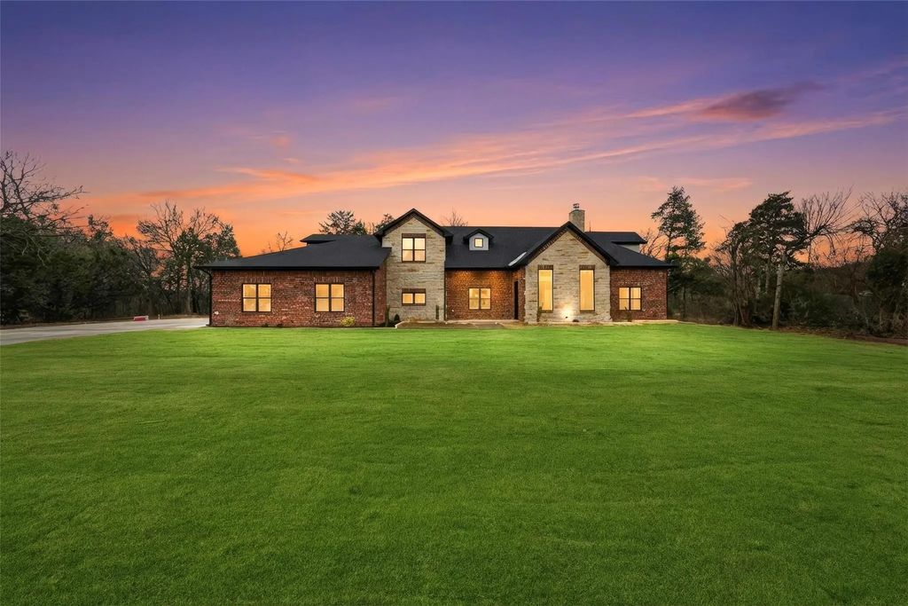 326 Willow Creek Lane, Ovilla