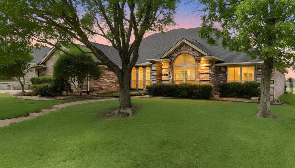 4224 Hollow Creek Court, Fort Worth
