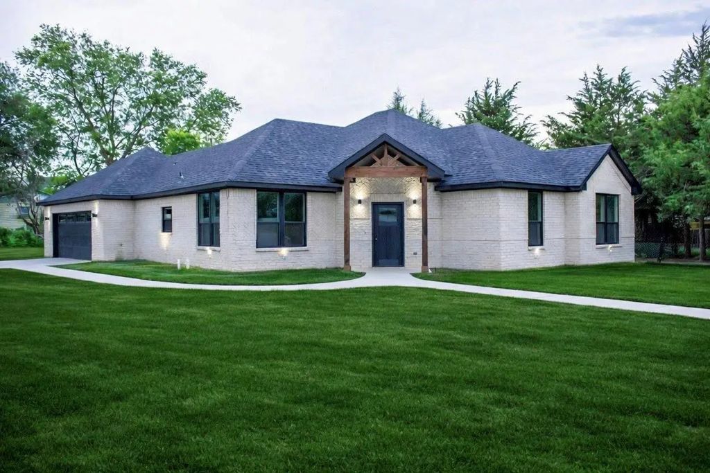 2212 Lakeshore Lane, Glenn Heights