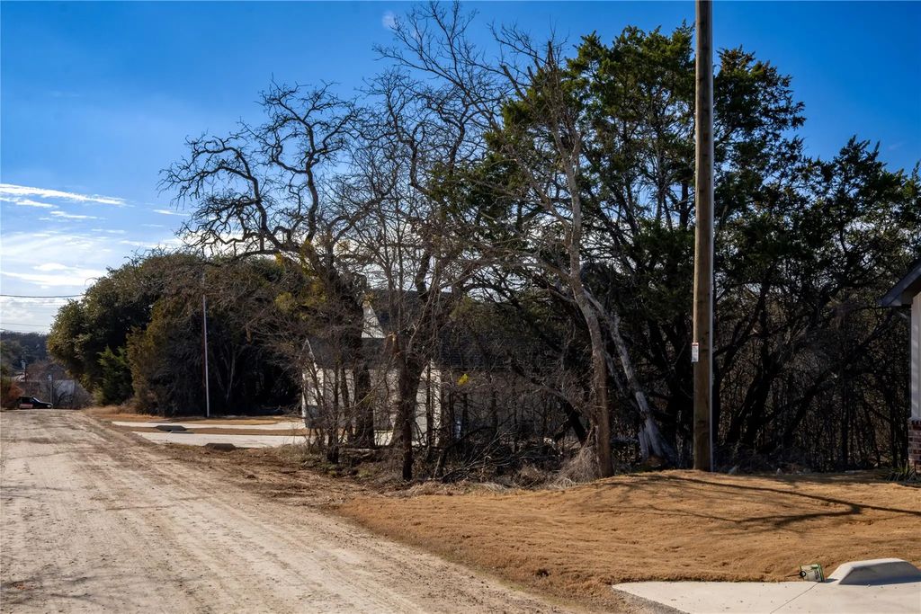 5816 Barkridge Drive, Granbury