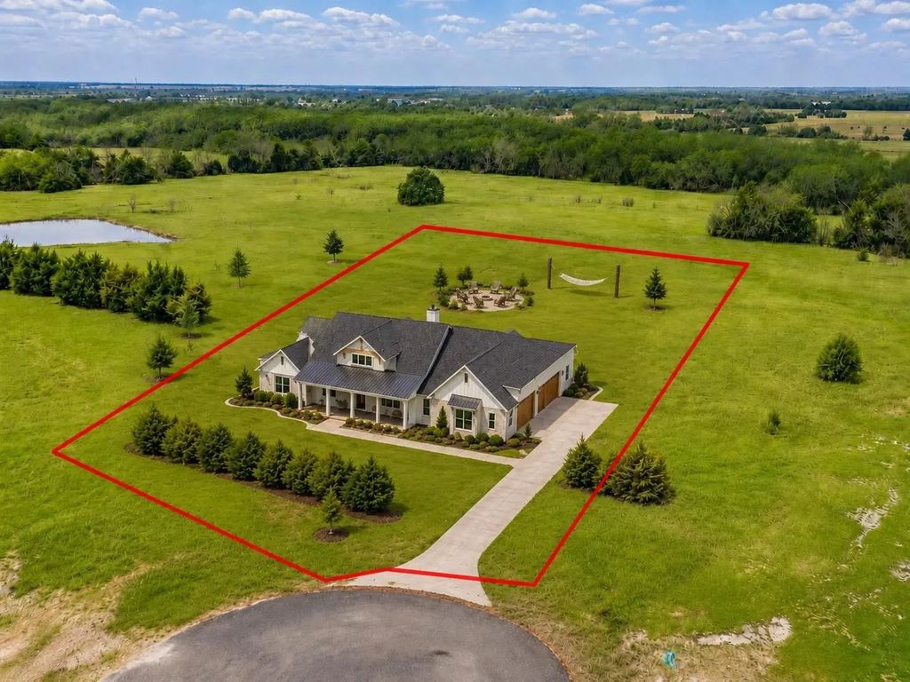 2810 Maple Road, Celeste