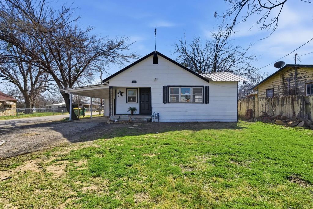 116 E Lipan Drive, Lipan