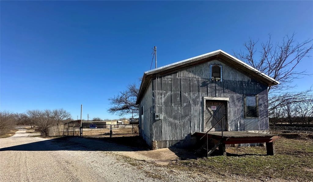 608 E College Street, Coleman