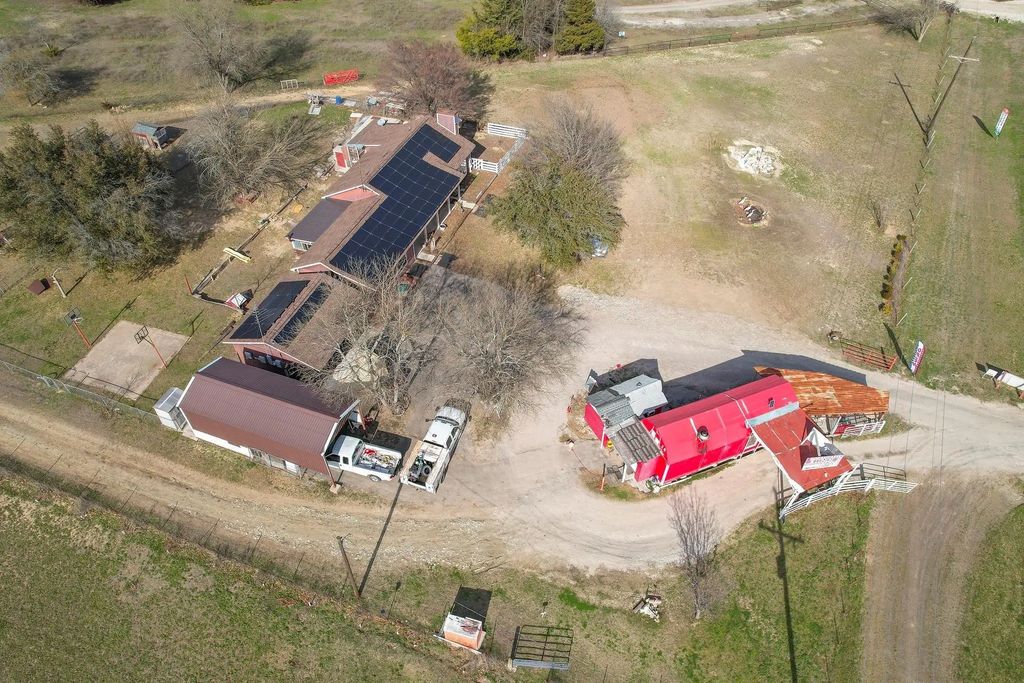 11678 State Highway 121, Trenton