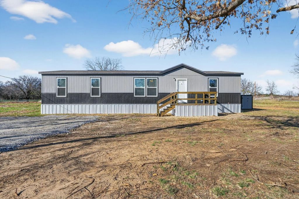104 4th Street, Graford