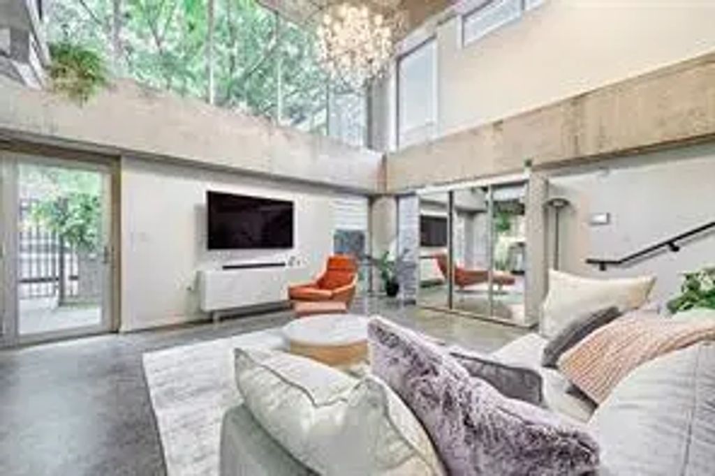 1001 Belleview Street 104, Dallas