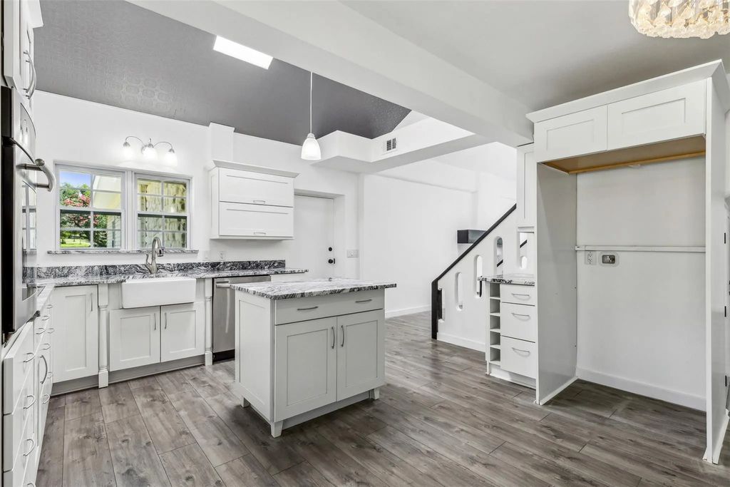 549 W Paloma Court, Fort Worth