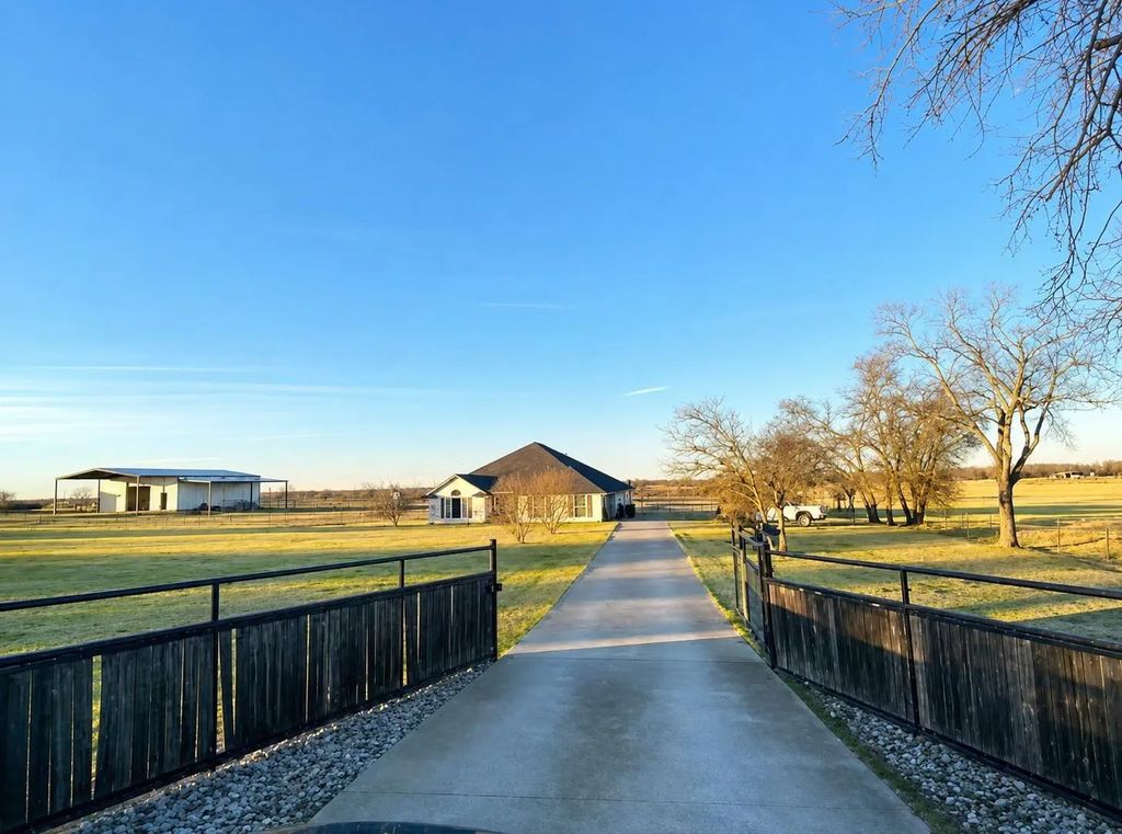 4600 Lone Star Road, Poolville