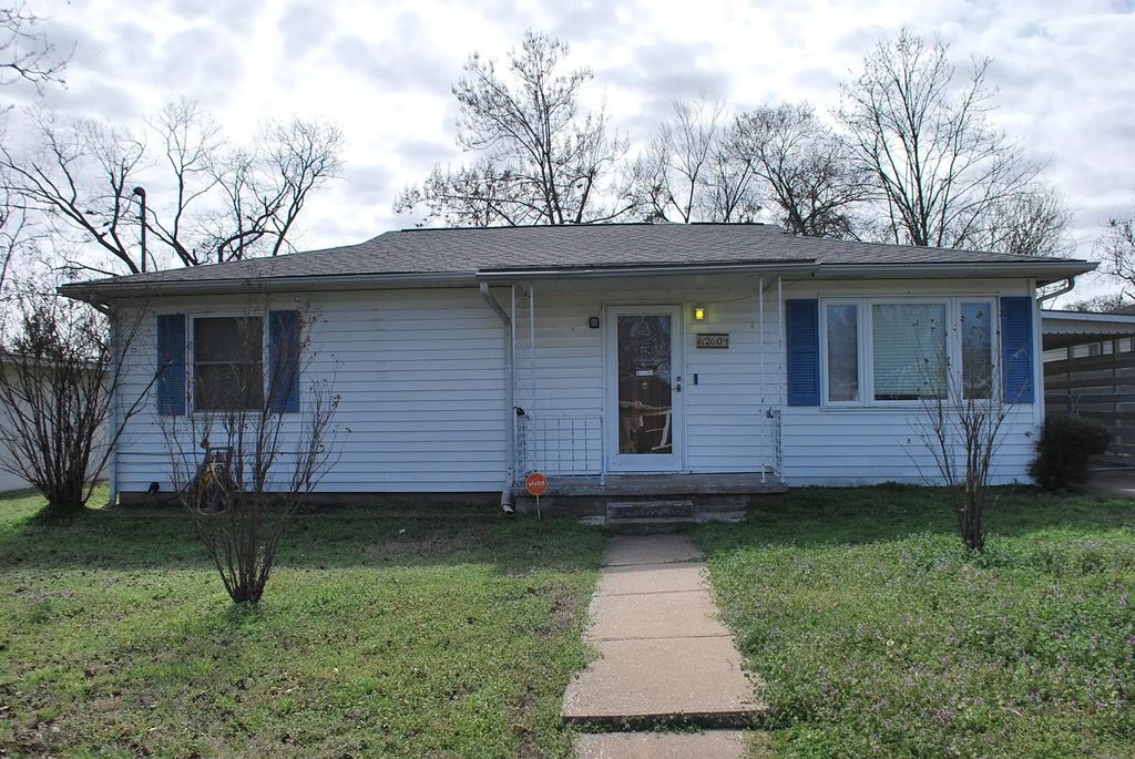 2604 W Johnson Street, Denison