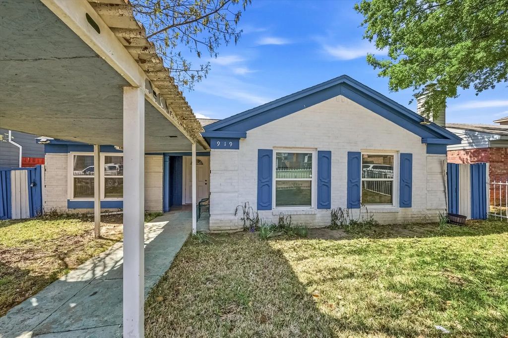 919 Brae Loch Drive, Dallas
