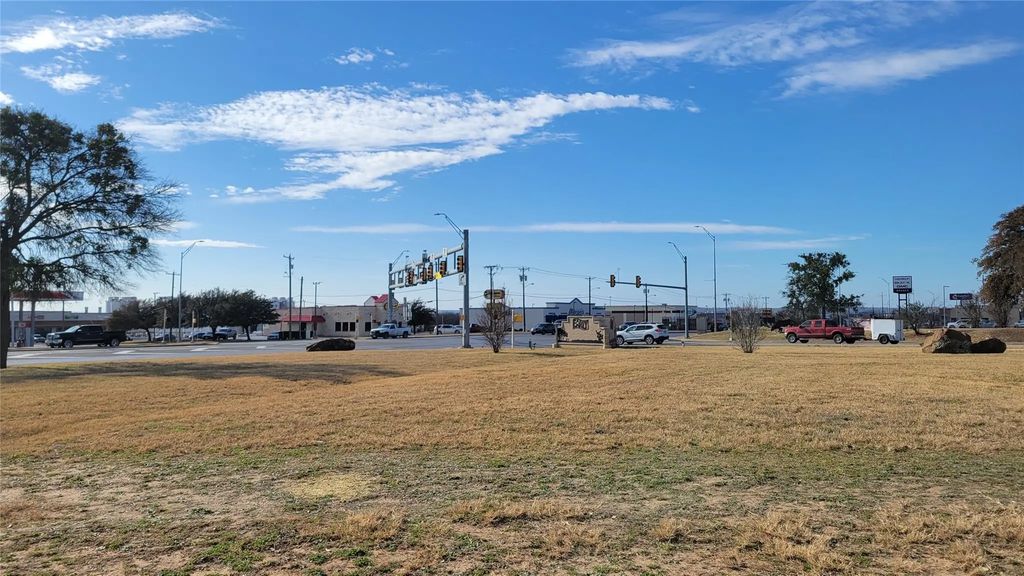 308 Early Boulevard, Early