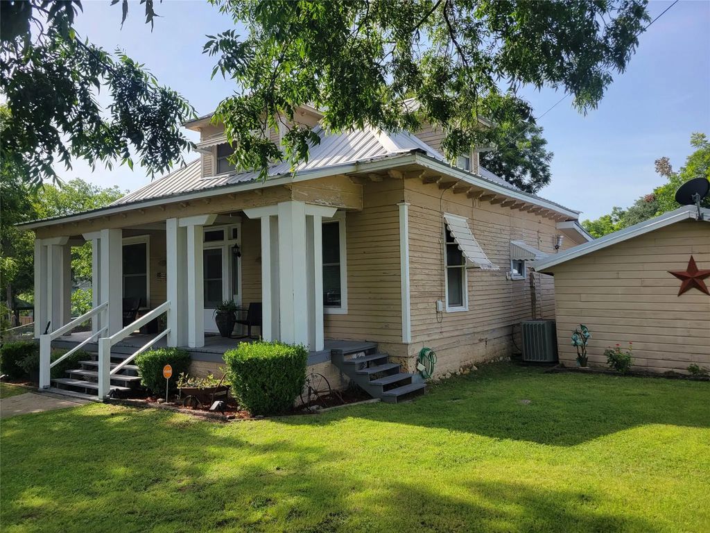 706 W Wrights Avenue, Comanche