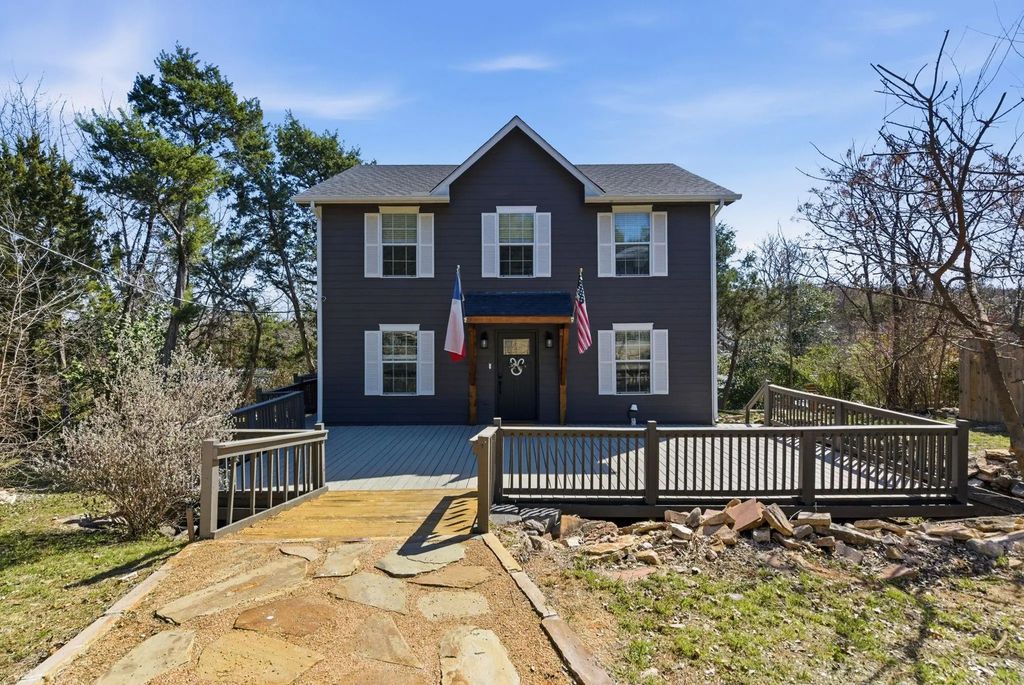 1205 Comanche Cove Drive, Granbury