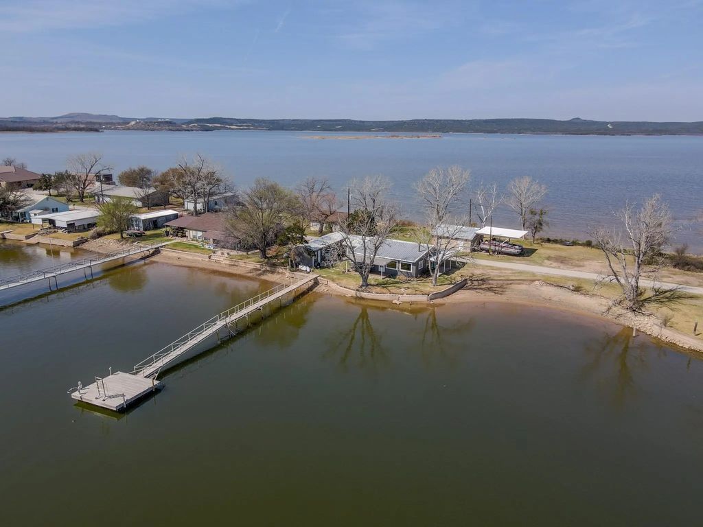 1203 Mcginnis Point, Graford