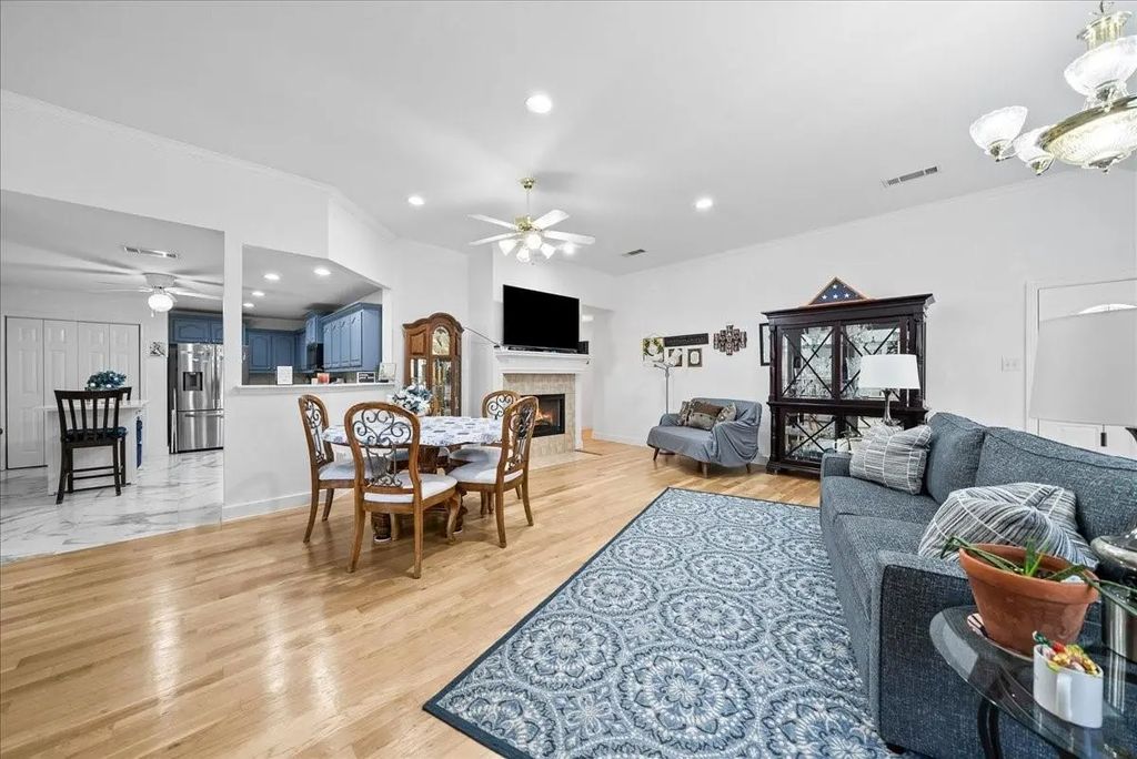 942 Cresthill Drive 20, Cedar Hill