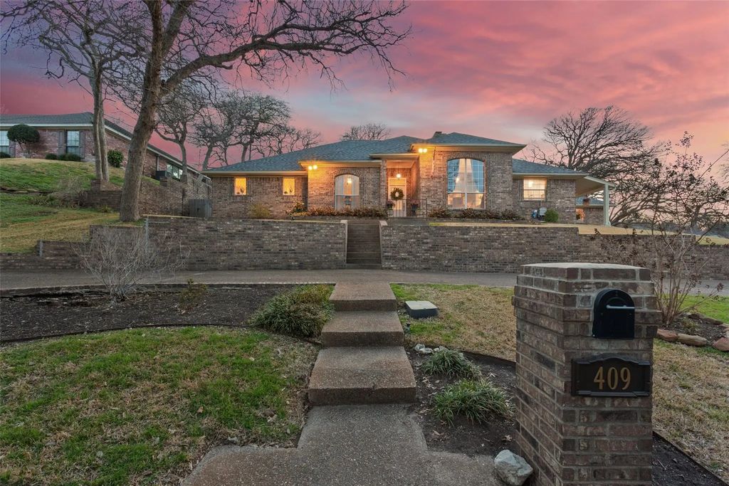 409 Shadow Mountain Drive, Woodway