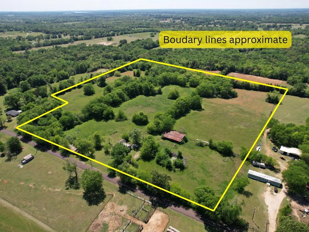2846 County Road 2415, Pickton