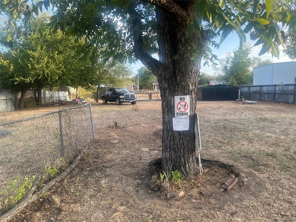 605 W Church Street, San Saba