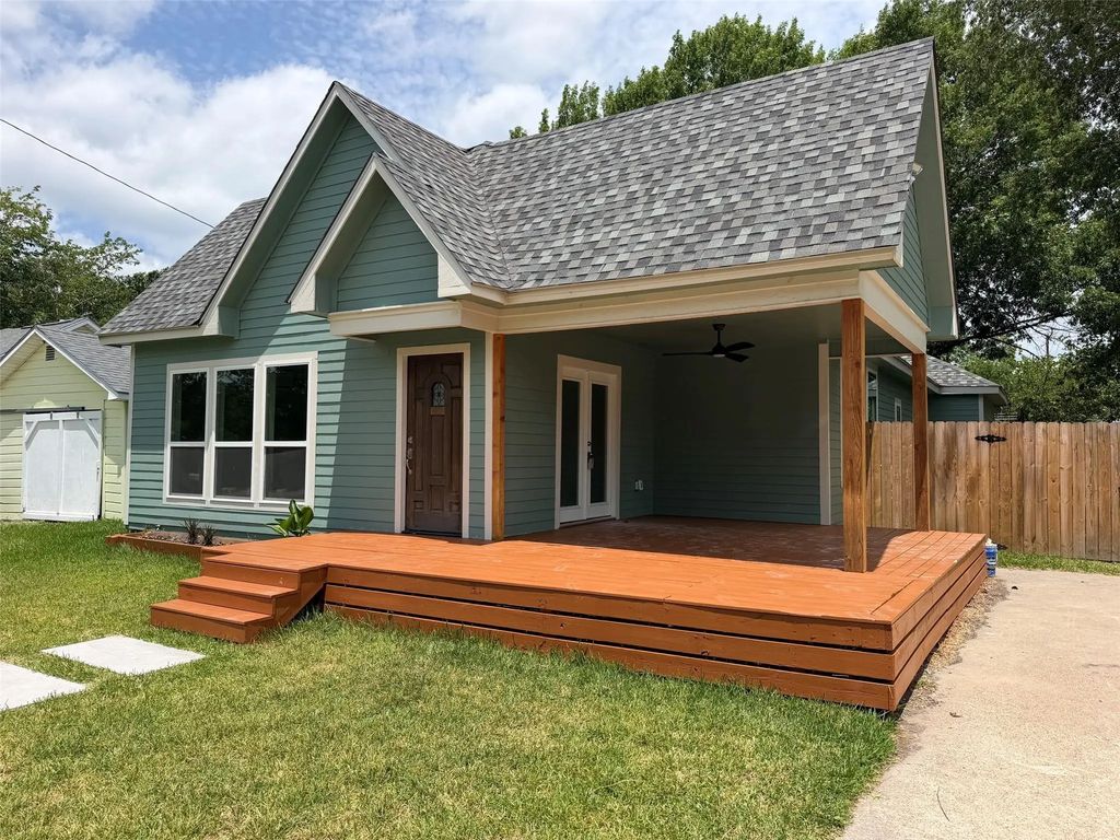 405 E 9th Street, Kemp