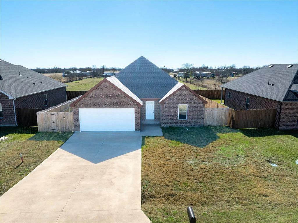 1020 Springview Lane, Mabank