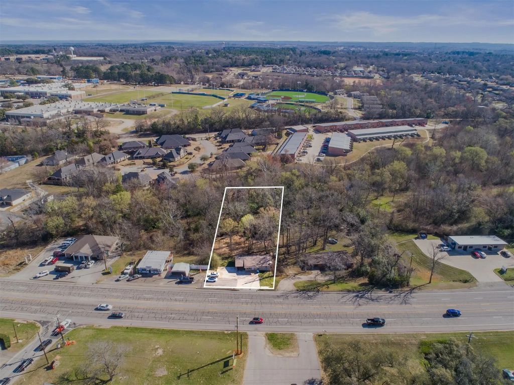 1206 S Main, Lindale