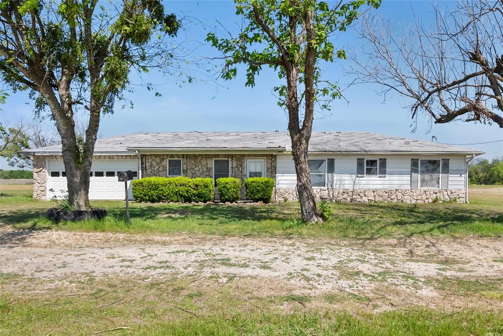 627 Fm 633, Kerens