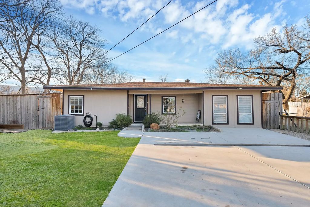 1801 Rayburn Avenue, Mesquite