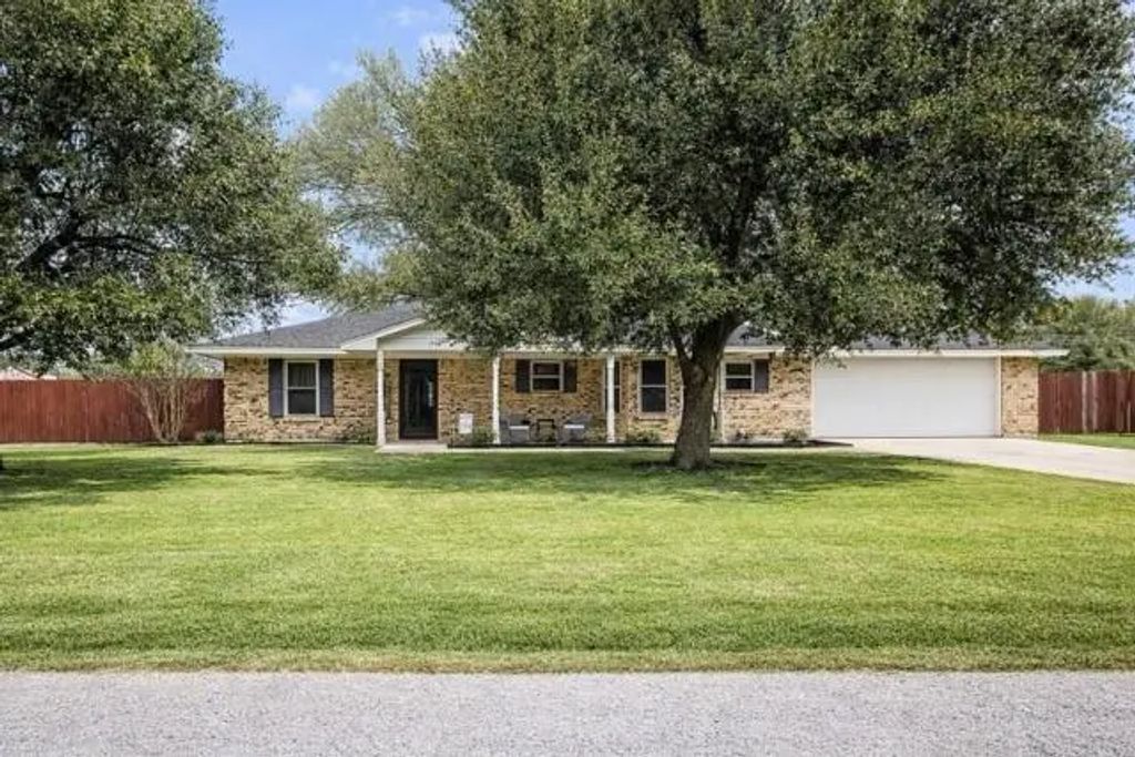 401 Allison Avenue, Groesbeck
