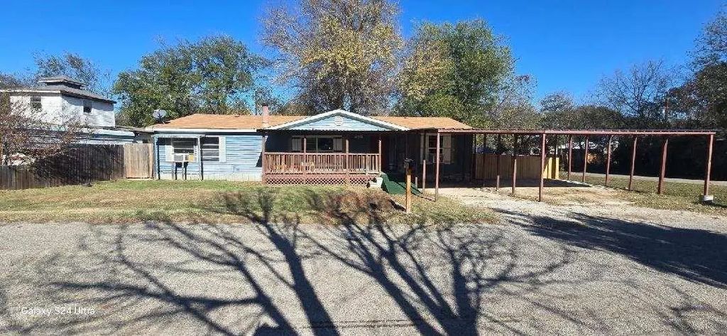 3815 Oak Meadow Street, Granbury