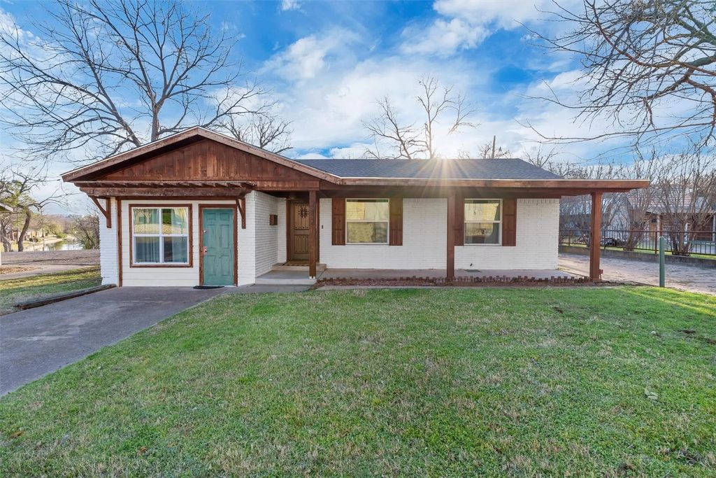 212 N Crockett Street, Granbury