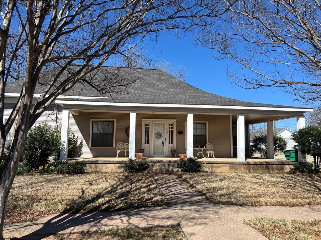 316 E Spring Street, Henrietta