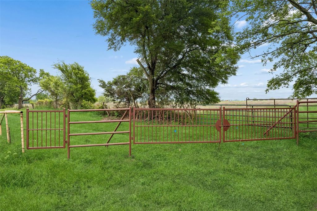 4130 County Road 4130, Bonham