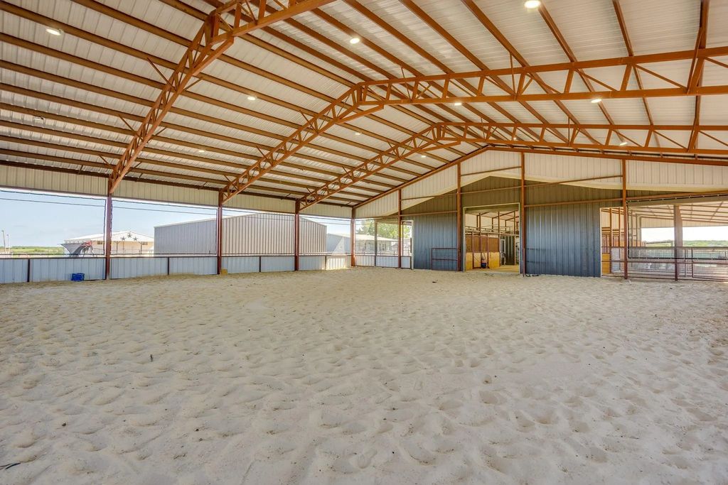 3678 County Road 3655, Bridgeport