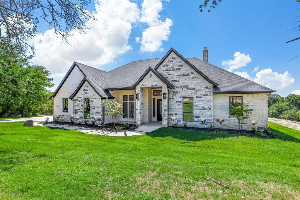 1064 Glenoaks Drive, Weatherford