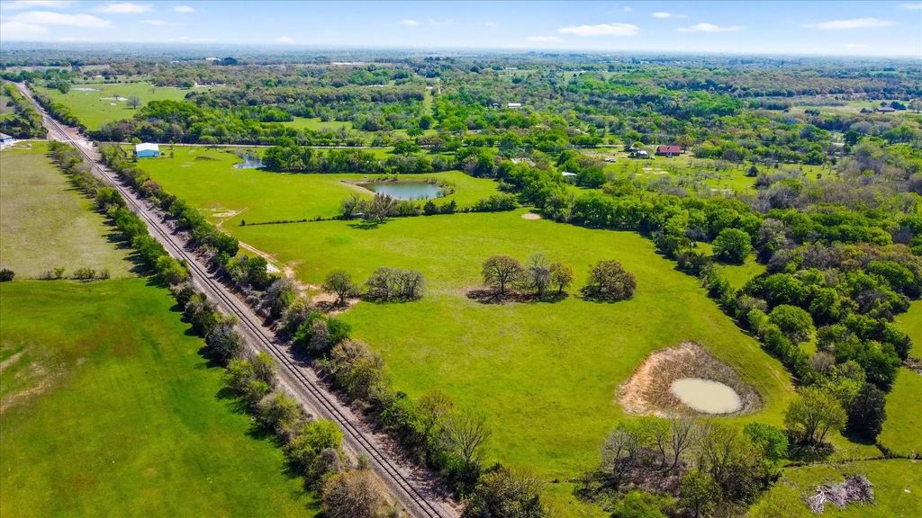 800 County Road 426, Cleburne