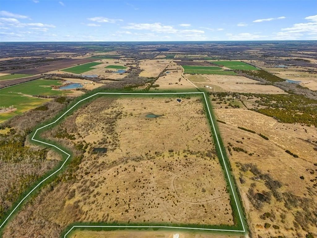 26100 County Road, Honey Grove