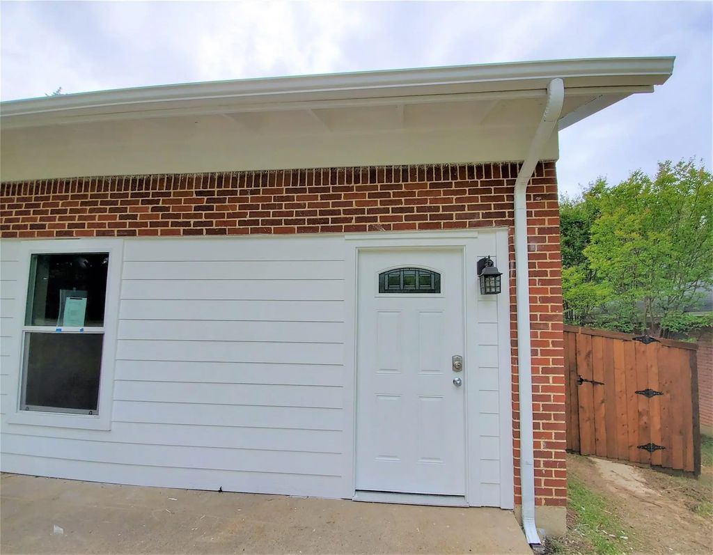 2115 Glenwood Lane 100, Denton
