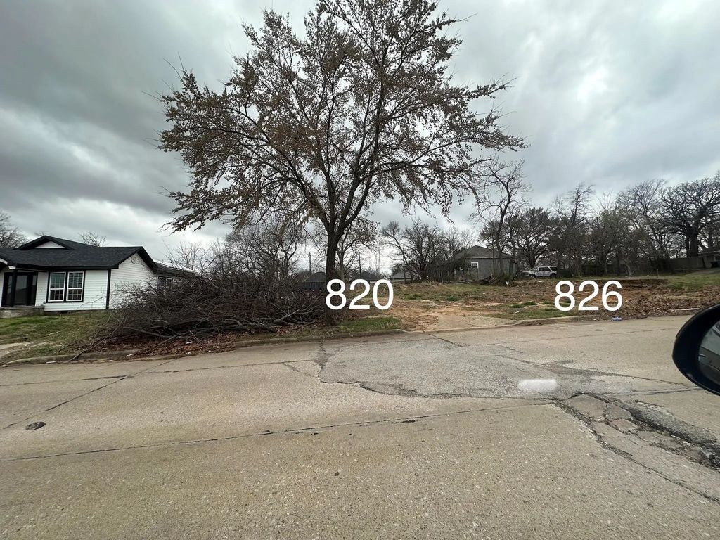 826 W Shepherd Street, Denison