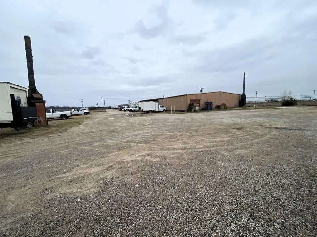 2400 S Business 45, Corsicana