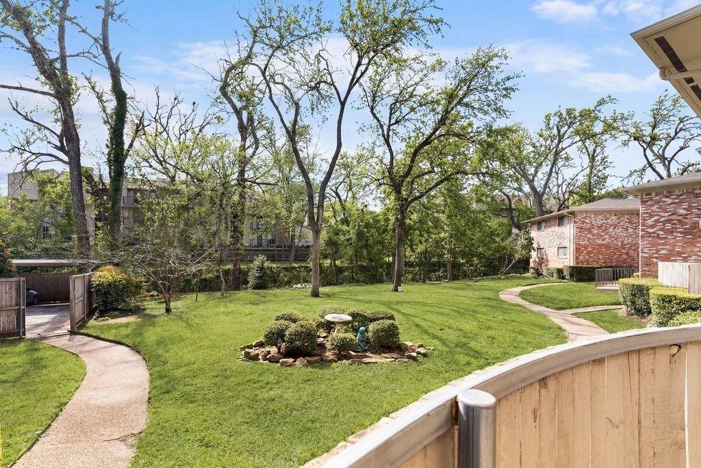 7812 Royal Lane 109, Dallas