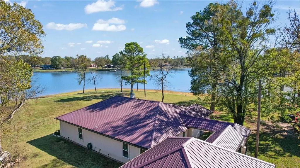 324 County Road 3172, Clarksville