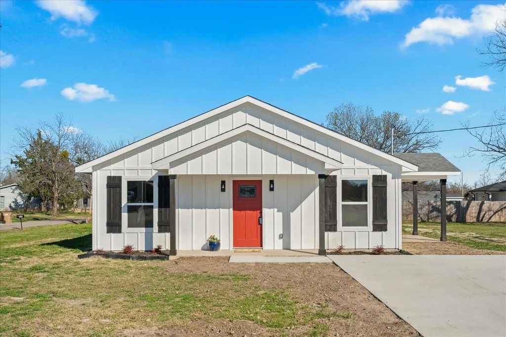200 Gladys Street, Lone Oak