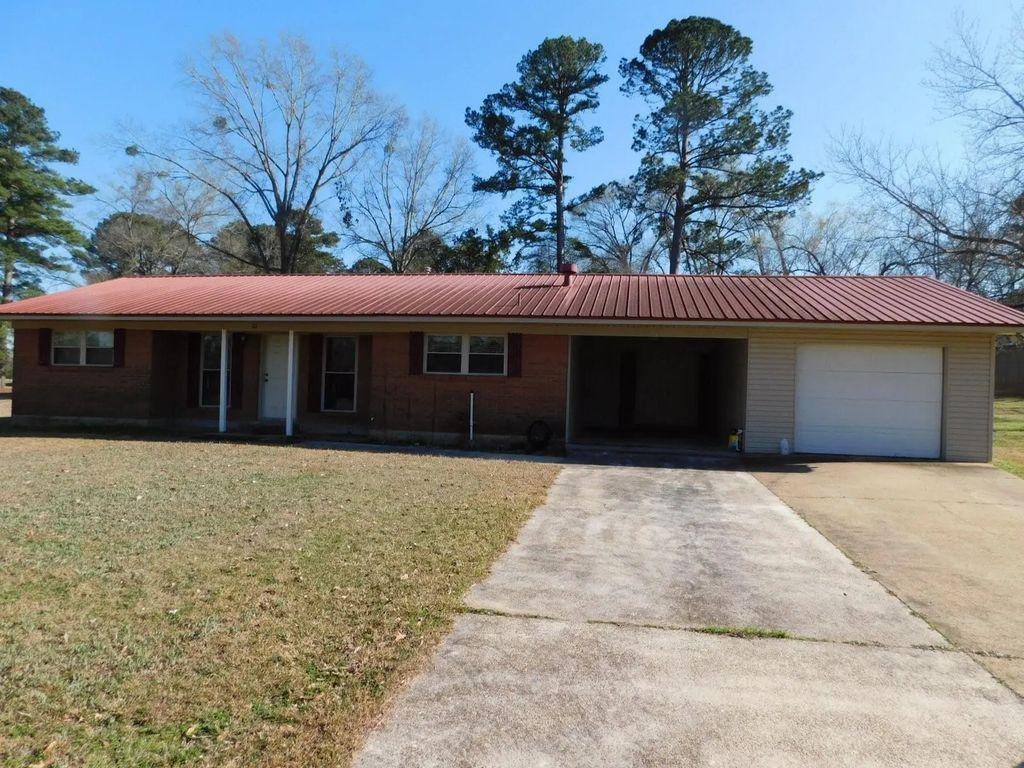 214 Springhill Airport Loop, Springhill