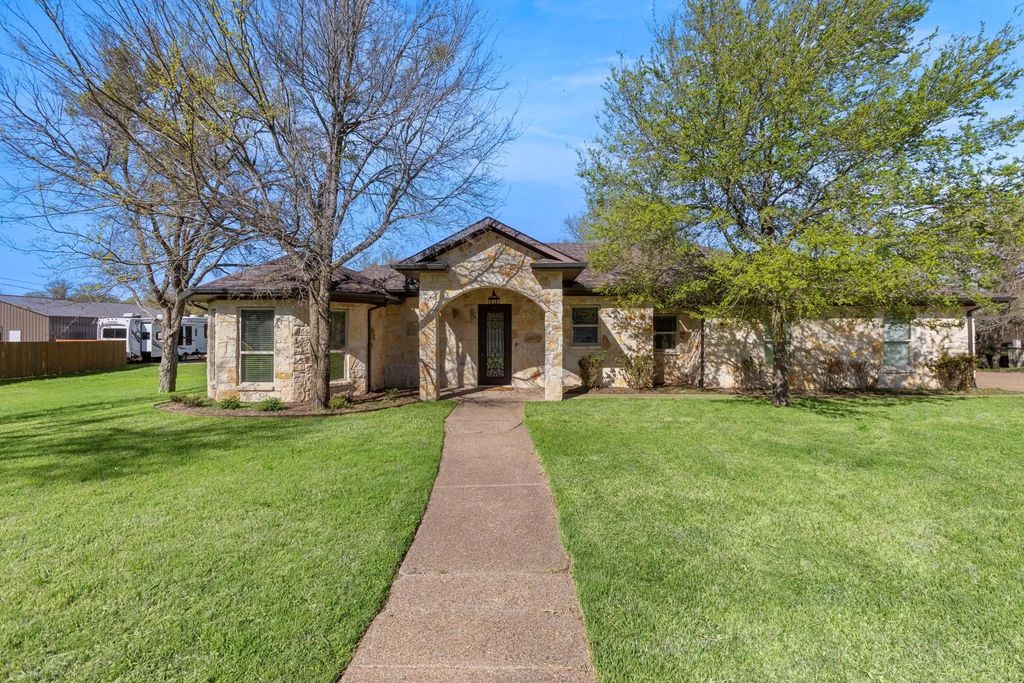 139 Saddlewood, Waco