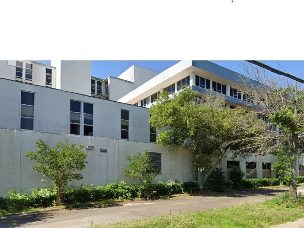 820 Clarksville Street, Paris