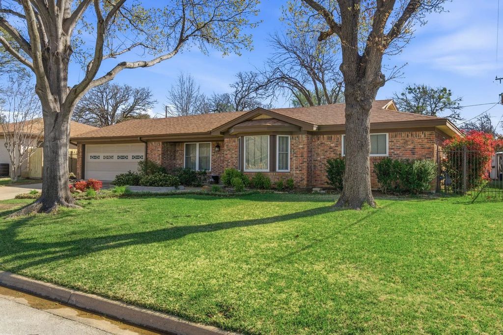 1760 Acorn Lane, Hurst