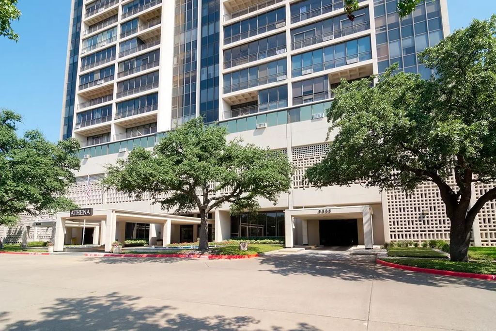 6335 W Northwest Highway 913, Dallas